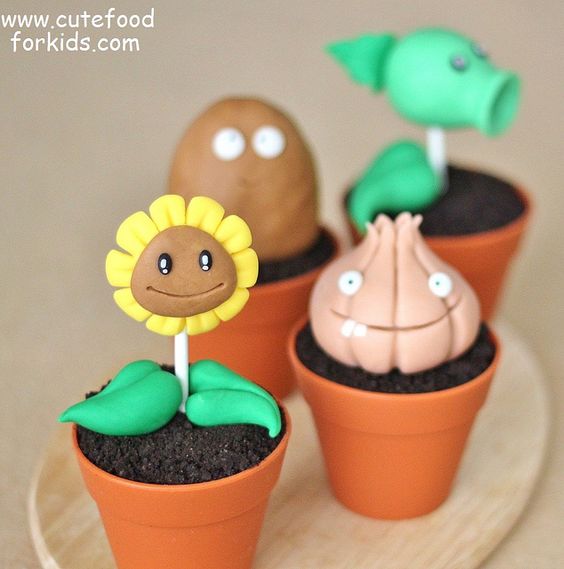 Plants vs. Zombies - Clay Plants Plants vs. Zombies party decorations
